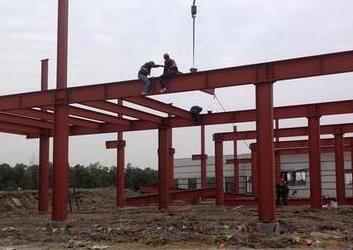鋼結(jié)構(gòu)廠房建造注意事項(xiàng)！請看襄陽遠(yuǎn)大廠家的介紹