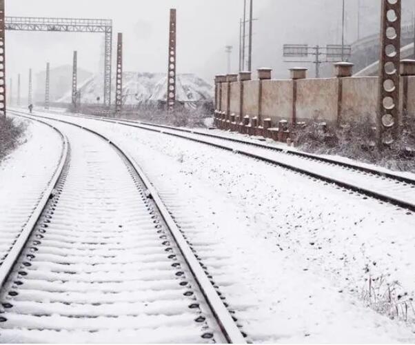 冬天已到，雨雪天氣增多，應該怎么做才能防止凈化板發(fā)潮？